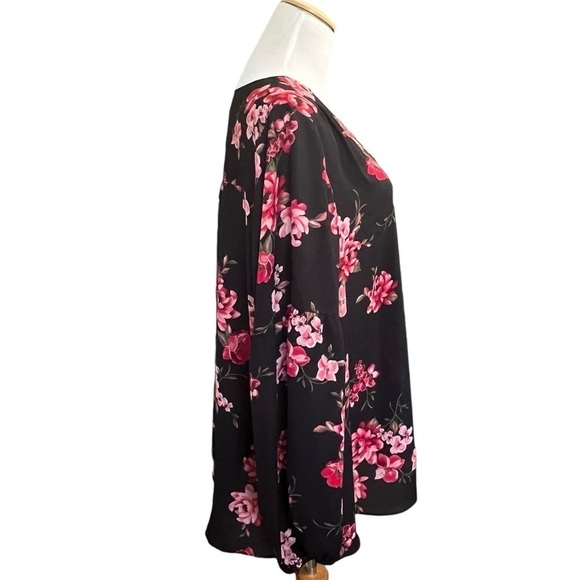 Lane Bryant Pink & Black Floral V-Neck Top Size 18 - Picture 3 of 11